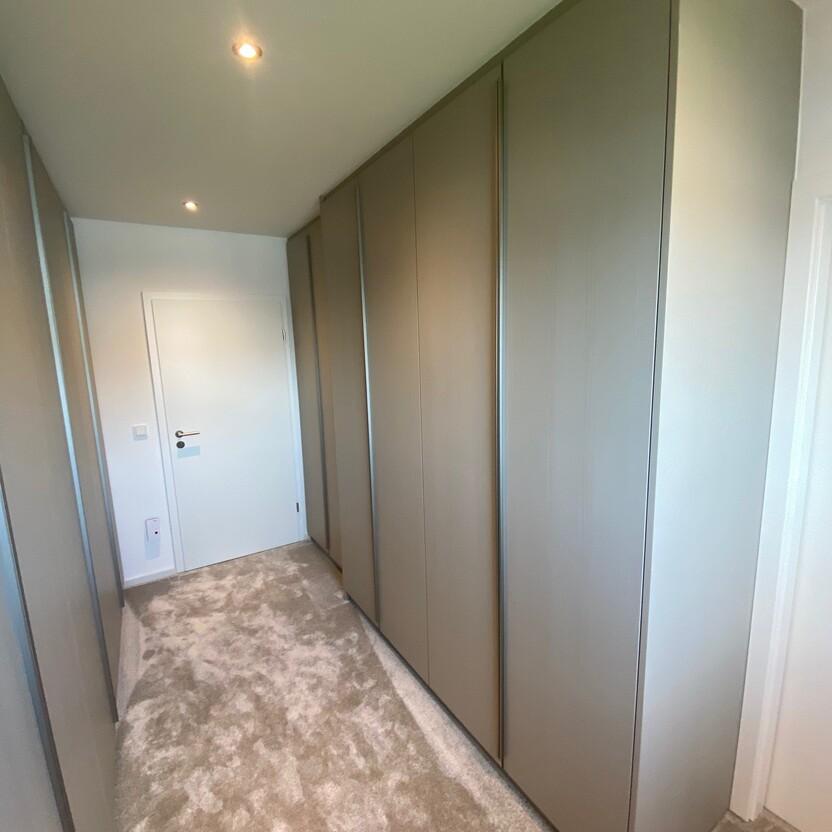 Ankleide nach Maß in hellgrau