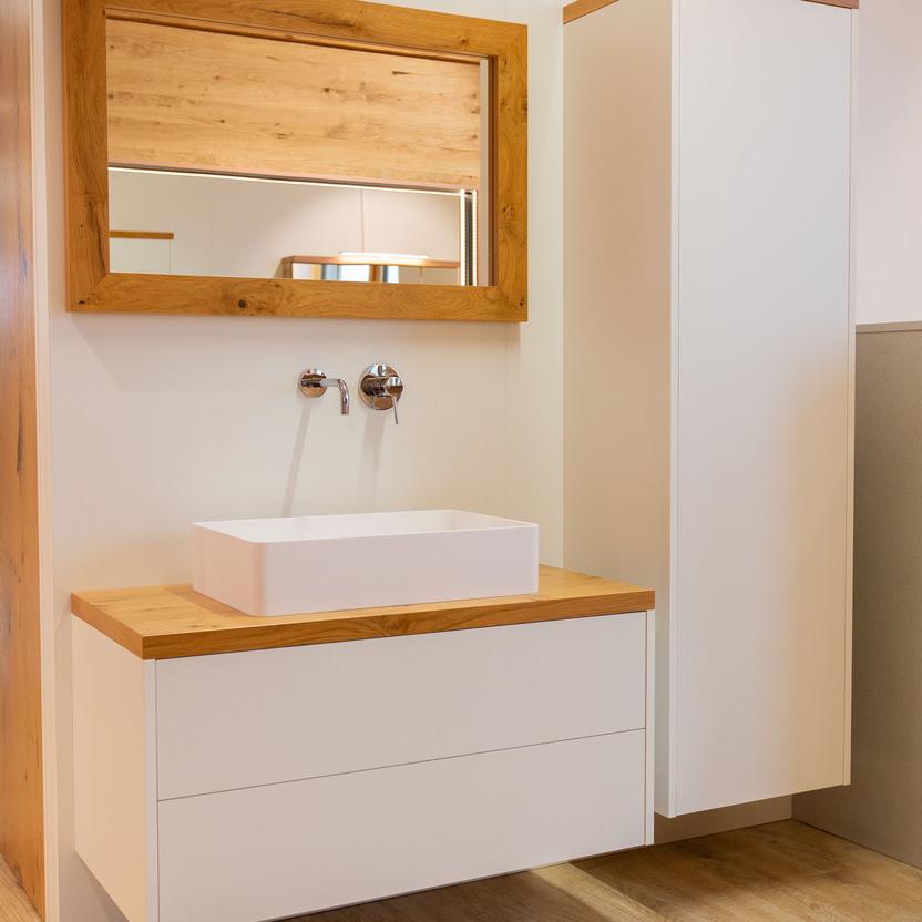 Austellung Holz Weiß