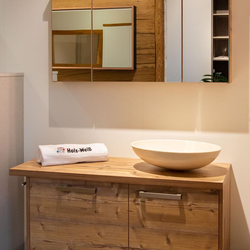 Austellung Holz Weiß