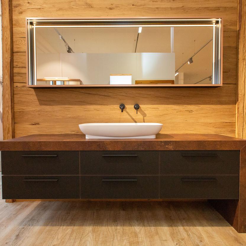 Austellung Holz Weiß