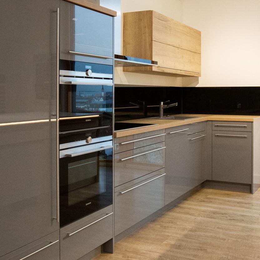 Austellung Holz Weiß