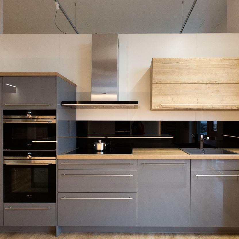 Austellung Holz Weiß