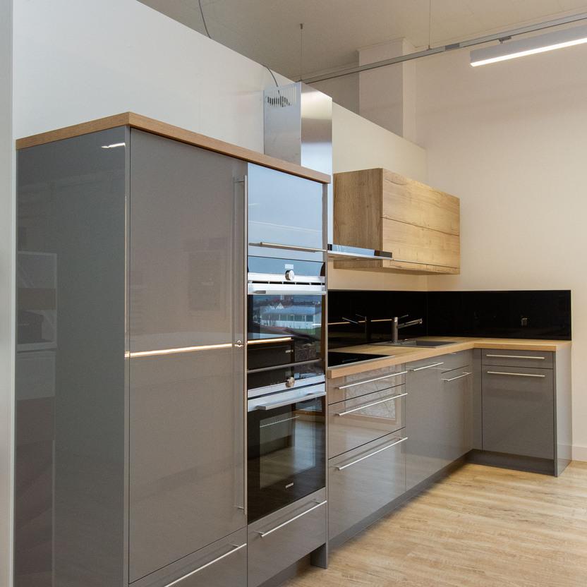 Austellung Holz Weiß