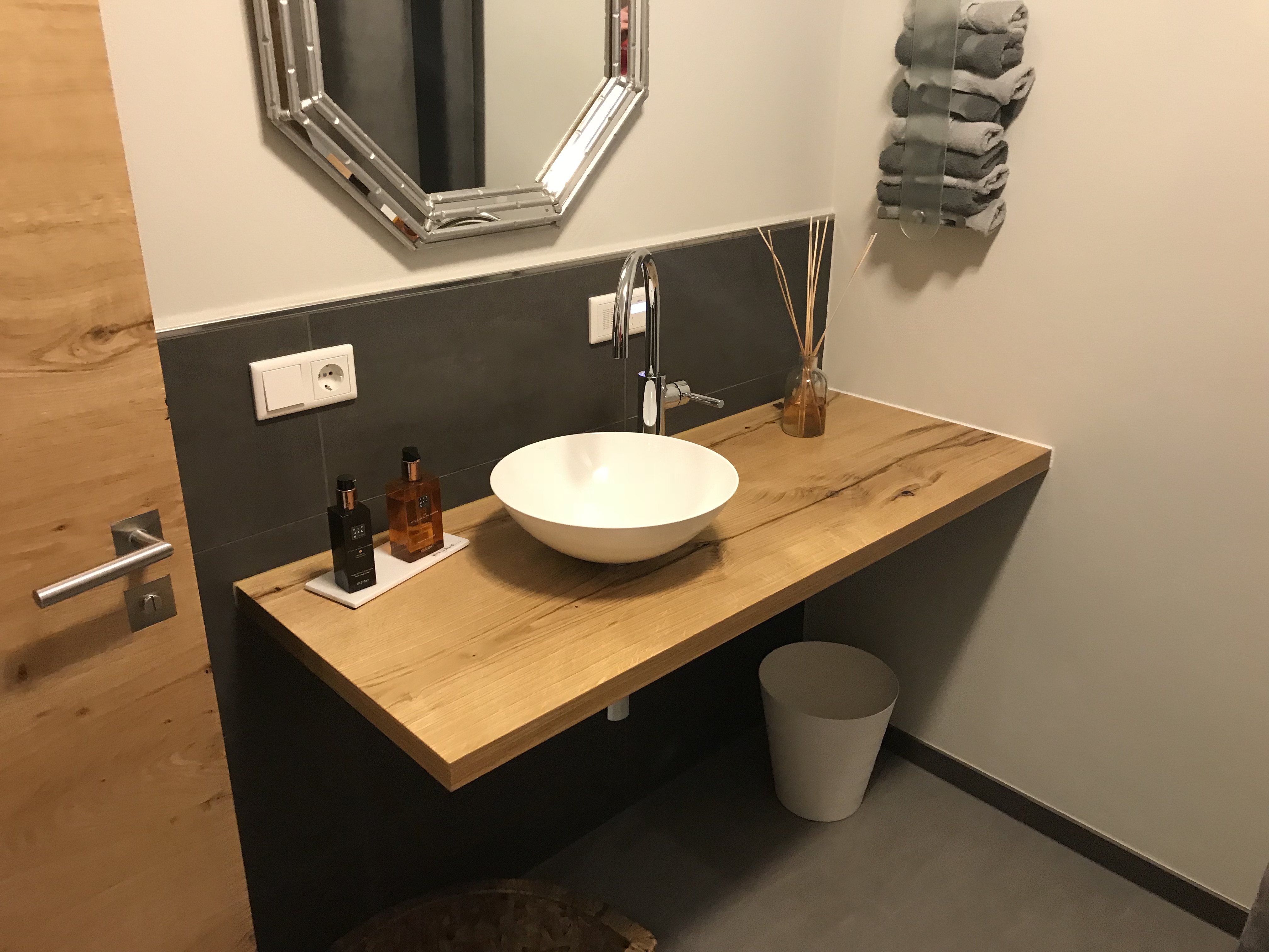 Badmöbel - Möbelschreinerei | Schreinerei und Holzfachmarkt Holz-Weiß